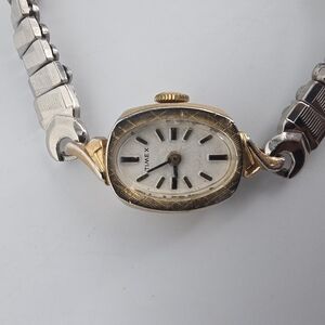 Vintage Timex Women's Gold Tone Oval Watch & Expansion Band - Mid-Century Style